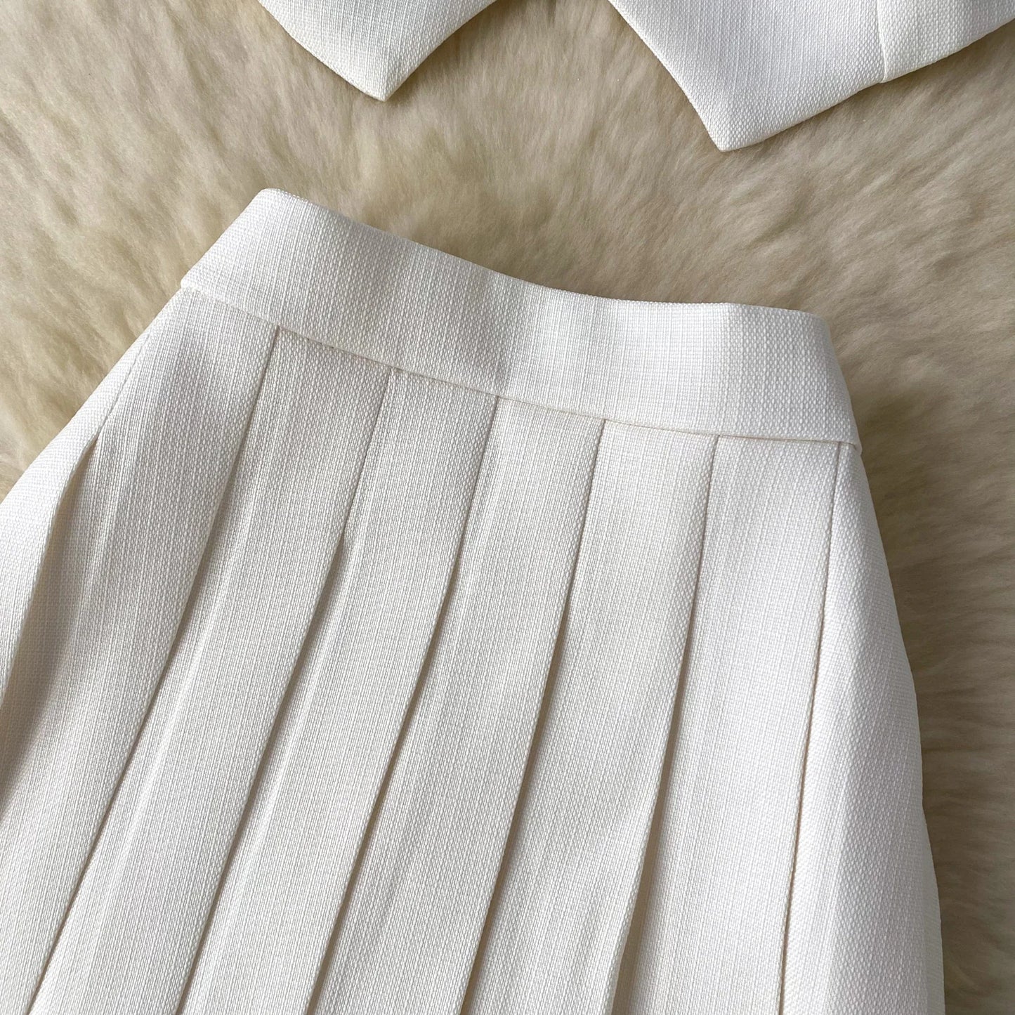 Single Breasted Basic Camisole+Zipper Design Pleated Skirt Set