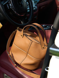 The Essential Curve Tote