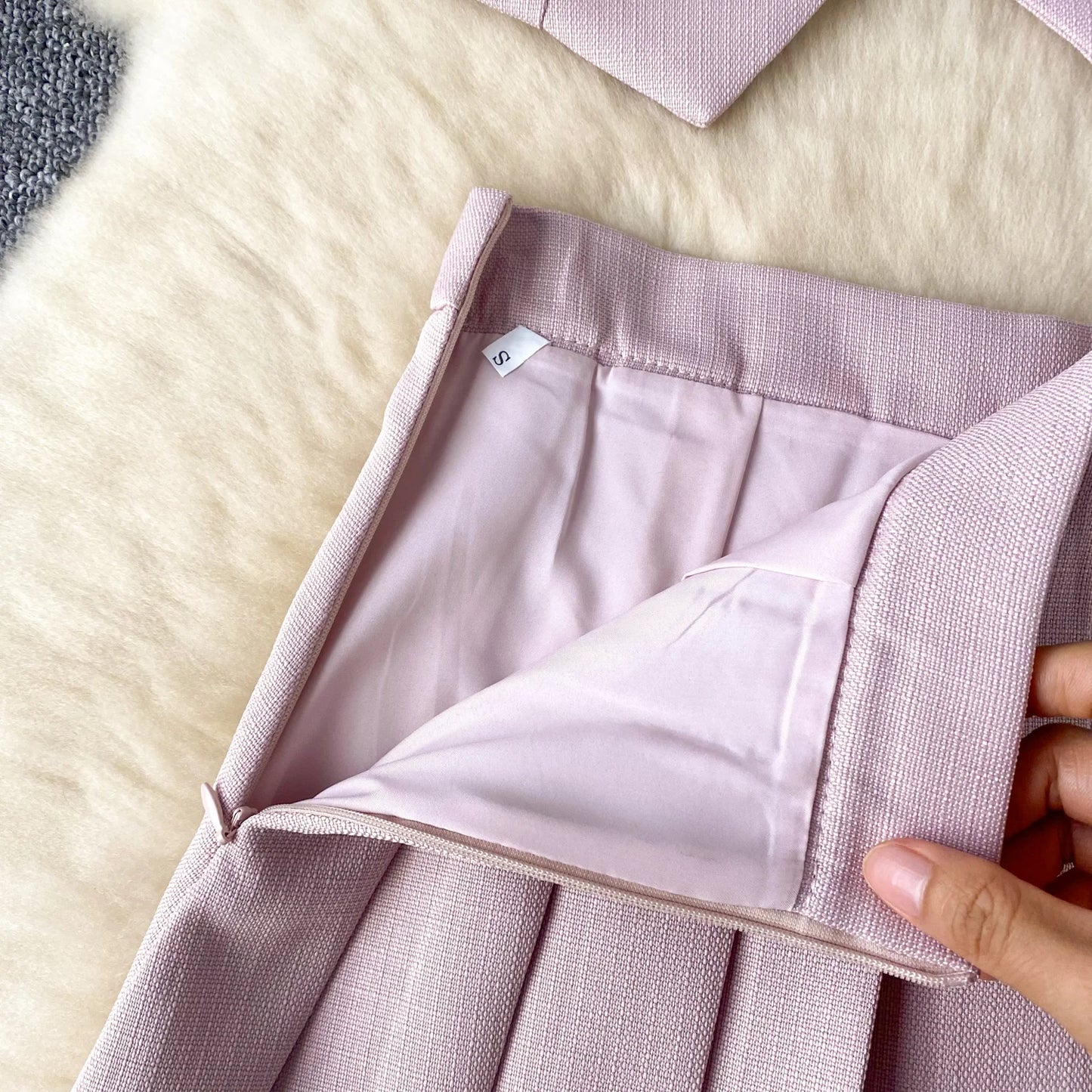 Single Breasted Basic Camisole+Zipper Design Pleated Skirt Set