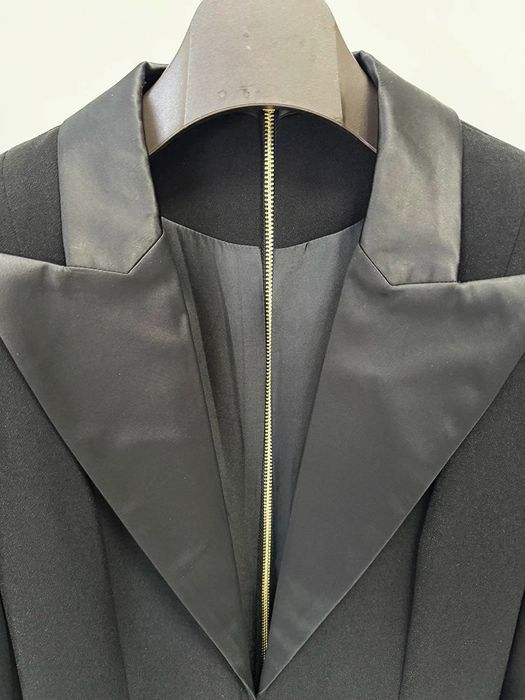 La Directrice Noir Gown