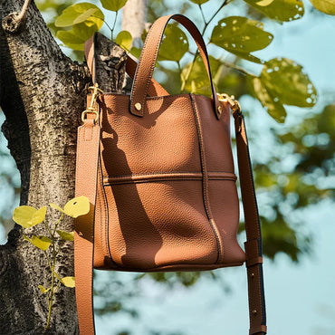 The Essential Curve Tote